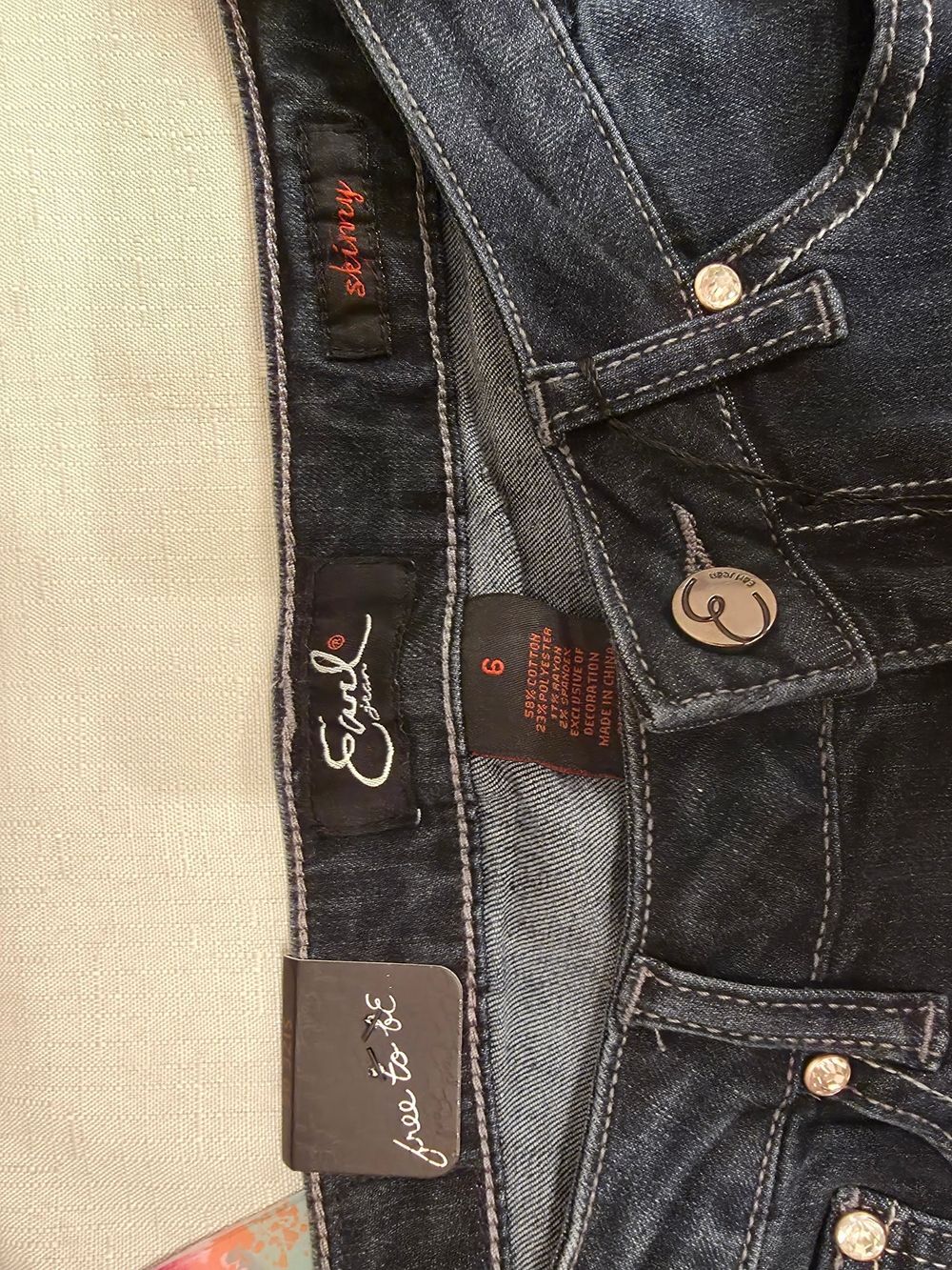NWT Earl Jeans Dark Blue Skinny Jeans With Rhinestone  - Women Size 6 - Picture 4 of 7